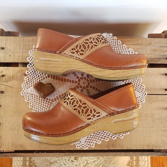 🌾Dansko Honey Clogs•Rustic Cottage•Western Tooled Belt•Tan•EU37/ 6.5-7 US - Picture 15 of 15